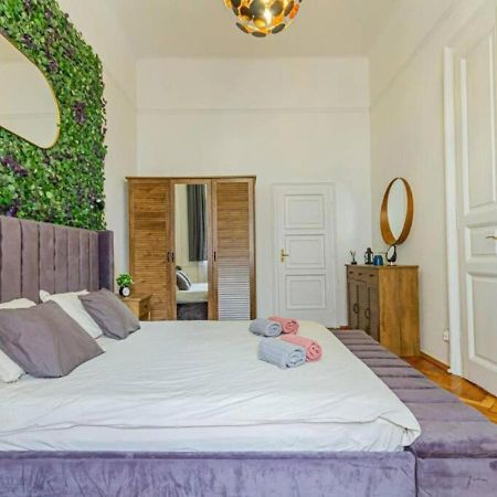 Luxury Apartment By The Famous Vaci Street Budapest Eksteriør bilde