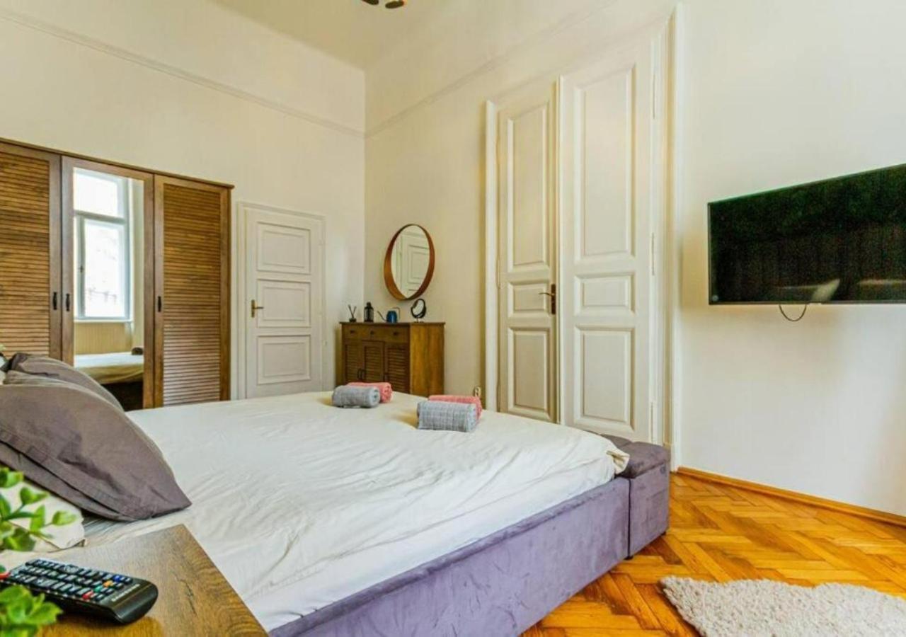 Luxury Apartment By The Famous Vaci Street Budapest Eksteriør bilde