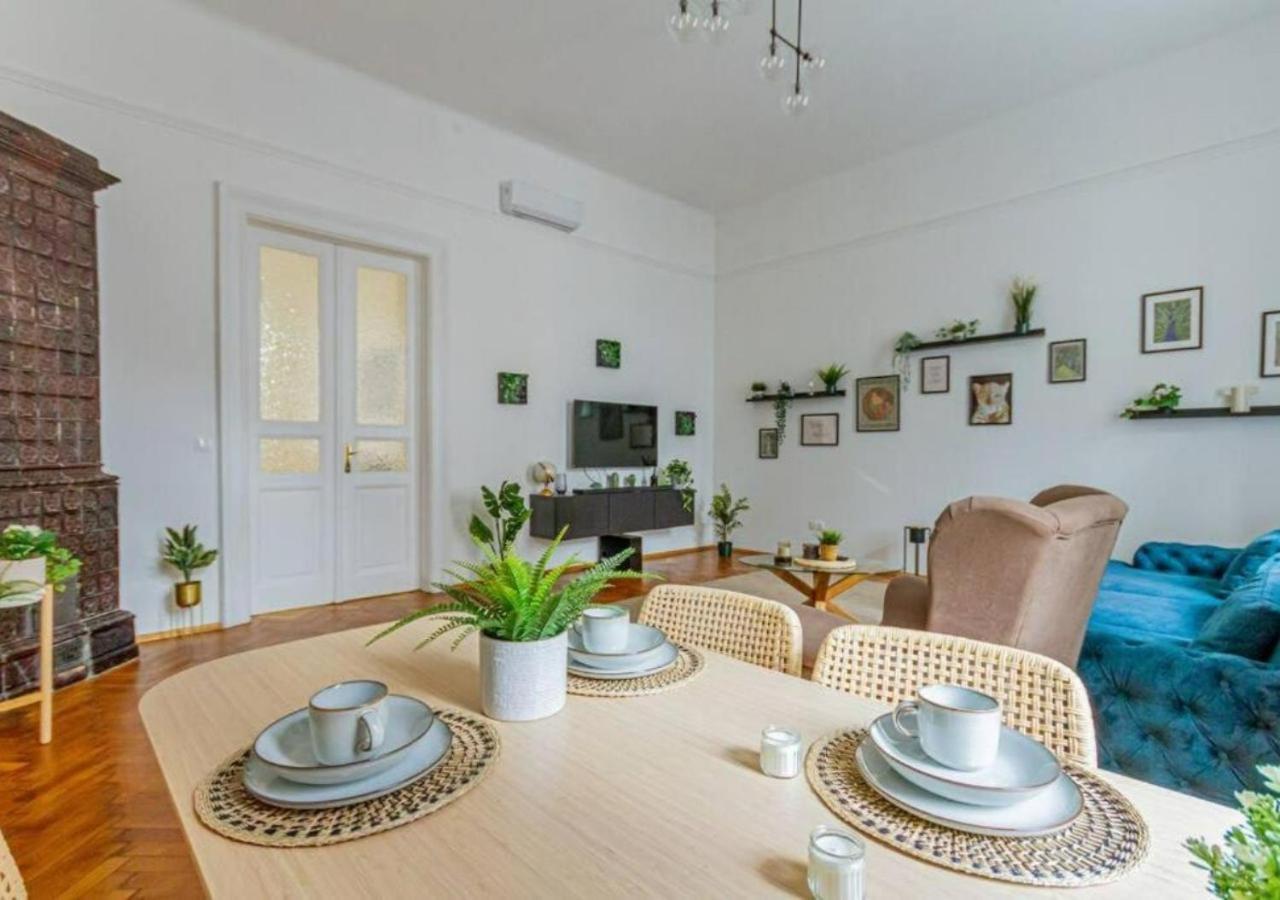 Luxury Apartment By The Famous Vaci Street Budapest Eksteriør bilde